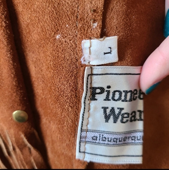 Leather fringe vest vintage. - Picture 3 of 5